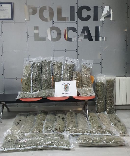 La Policía Local de Puerto Lumbreras detiene a un individuo que conducía con 25 kilogramos de marihuana