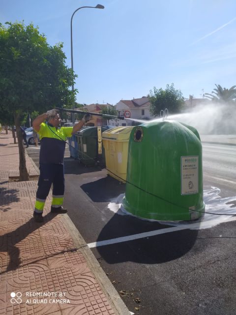 El Ayuntamiento de Puerto Lumbreras lleva a cabo la campaña de verano de limpieza y desinfección de baterías de contenedores