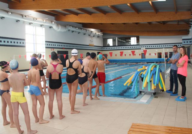 400 niños participan en el programa de natación escolar en Puerto Lumbreras