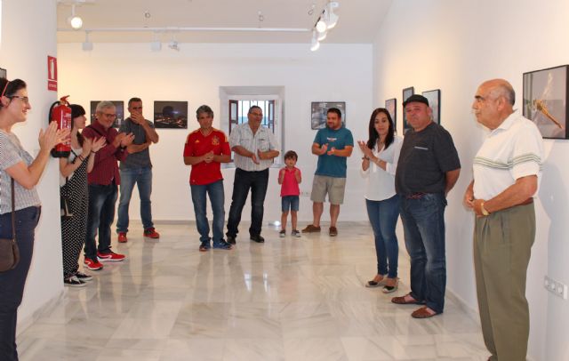 El artista lumbrerense Damián Sánchez expone su muestra 'Fragmentos' en la Casa de los Duendes