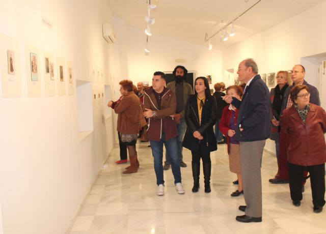 El cronista oficial de Puerto Lumbreras Juan Romera  inaugura su exposición de fotografías 'Ayer y hoy del Puerto'