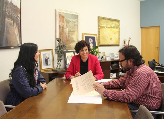 La Alcaldesa firma un convenio de colaboración con Aseplu para fomentar el comercio local en Puerto Lumbreras