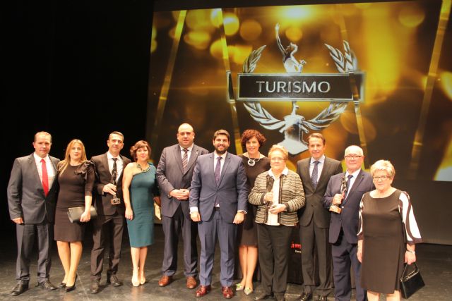 Ceferina López, Restaurante Villarejo y Telplay Telecomunicaciones son galardonados en la gala 'Premios Empresariales' de la Cámara de Comercio