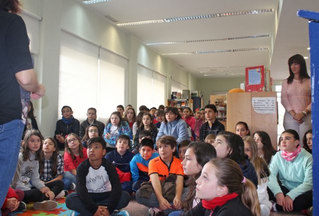 Más de 200 escolares de Puerto Lumbreras se convierten en 'Detectives de Biblioteca' con motivo del Día del Libro