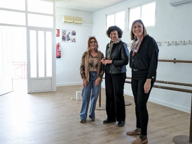 El Ayuntamiento ejecuta obras de renovación y mejora en el local cedido a la Academia de baile Riá Pitá