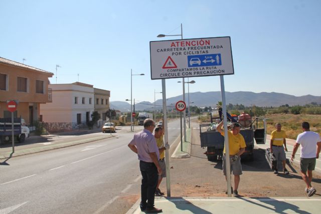 El Ayuntamiento de Puerto Lumbreras instala señales para mejorar la seguridad vial de los ciclistas y prevenir accidentes