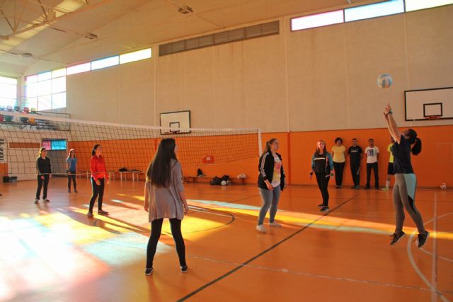 Nueva escuela deportiva de voleibol femenino en Puerto Lumbreras