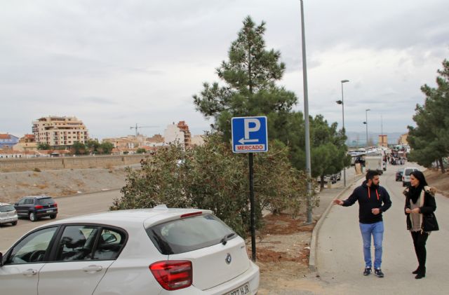 El Ayuntamiento de Puerto Lumbreras habilita una nueva zona de aparcamiento junto al mercado semanal