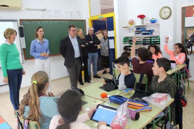 Los alumnos del colegio Purísima Concepción se benefician del programa 'Samsung Smart School'