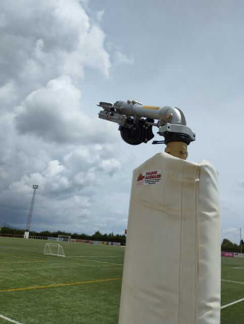 El Ayuntamiento de Puerto Lumbreras cambia los cañones de riego del Campo de Fútbol municipal