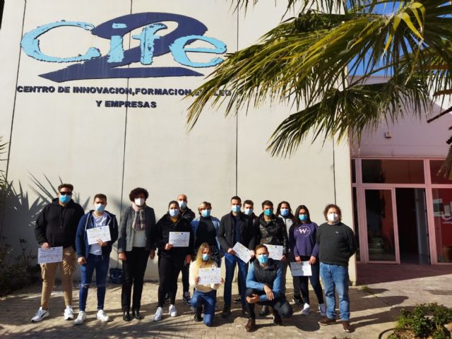 Quince jóvenes de Puerto Lumbreras finalizan la formación en limpieza de espacios públicos e instalaciones industriales