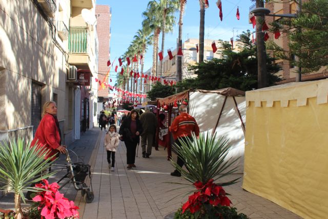 Puerto Lumbreras acoge un Mercado de Navidad con una veintena artesanos y comerciantes