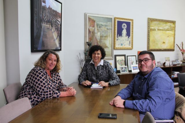 La nueva decana del Colegio de Abogados de Lorca, Elisa Campoy, visita Puerto Lumbreras
