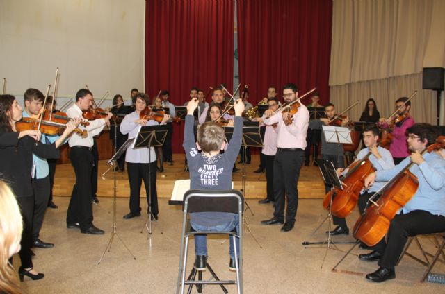 La Orquesta Universitaria de Murcia presenta en Puerto Lumbreras su concierto ´Descubriendo a Mozart y Beethoven´