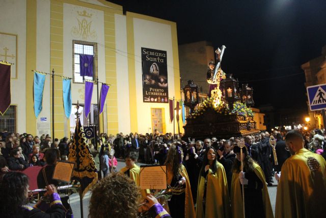 Las imágenes titulares de la Cofradía Nuestro Padre Jesús Nazareno desfilaron en la noche de Miércoles Santo