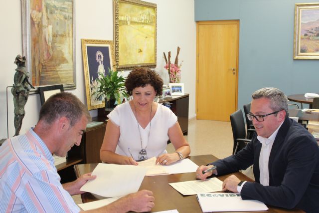 EL Ayuntamiento y Ecovidrio firman un convenio para fomentar el reciclado de vidrio en Puerto Lumbreras