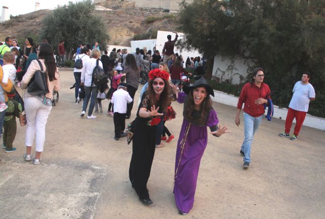 Los niños de Puerto Lumbreras celebran Halloween en la 'Cueva encantada'