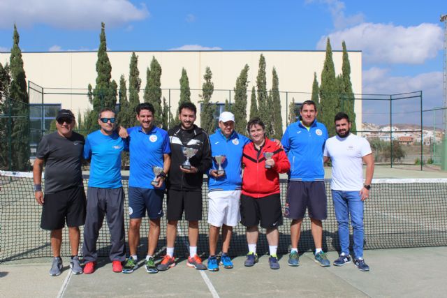 Germán Reinaldosvence en el XI Torneo de Tenis 'Fiestas de octubre'